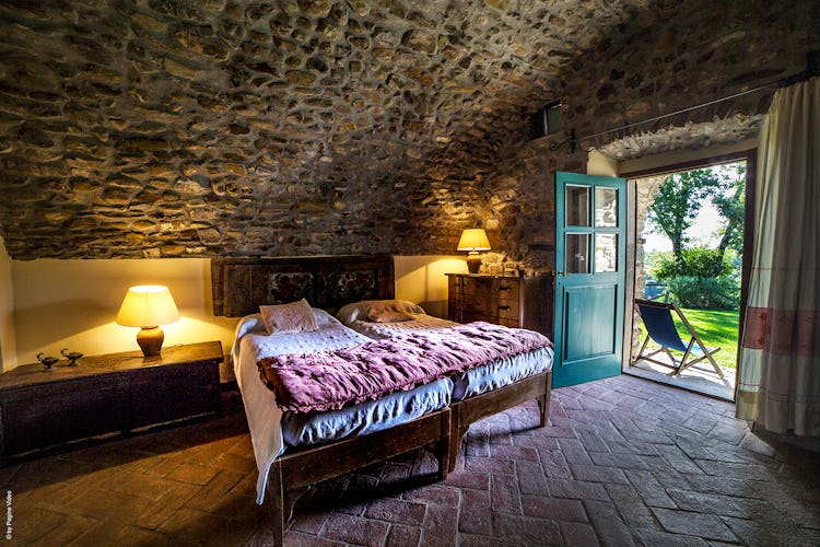 Agriturismo Ca' del Bosco - stone arches and french doors to the garden